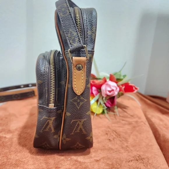 Authentic Louis Vuitton Amazone Crossbody bag - Picture 7 of 12